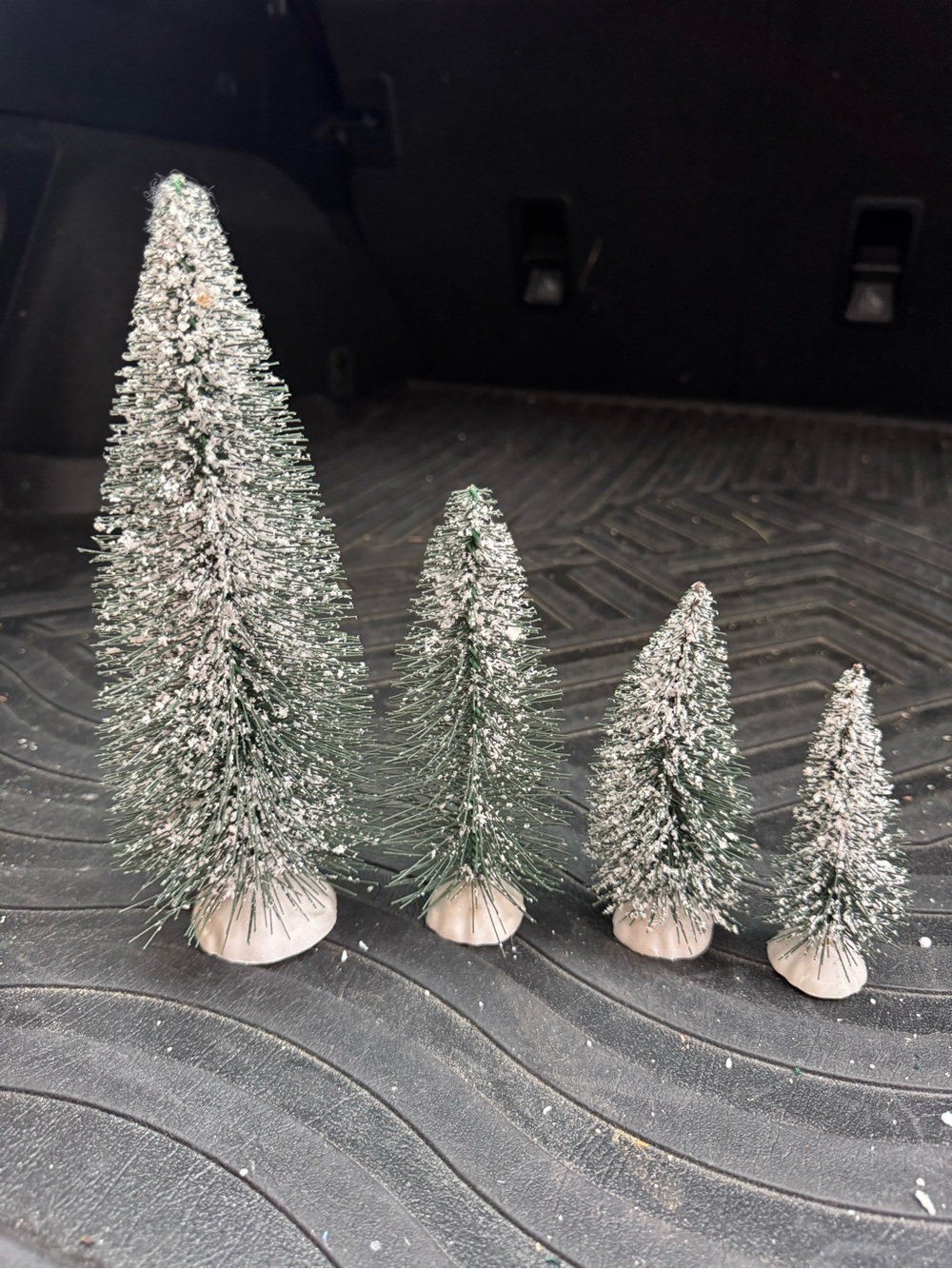 Village Bottle Brush Pine Tree Set - Green Snow-Tipped Holiday Décor